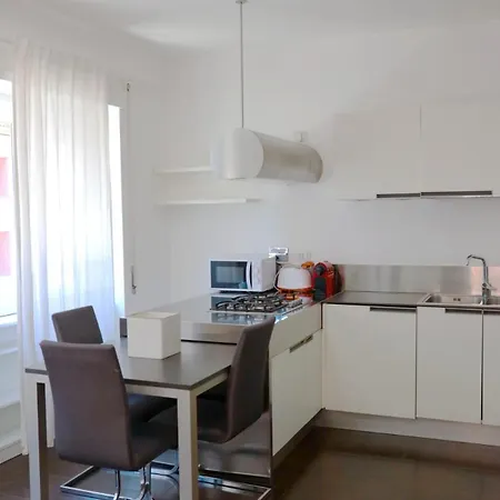 Flat Near Trastevere Station Апартаменты *